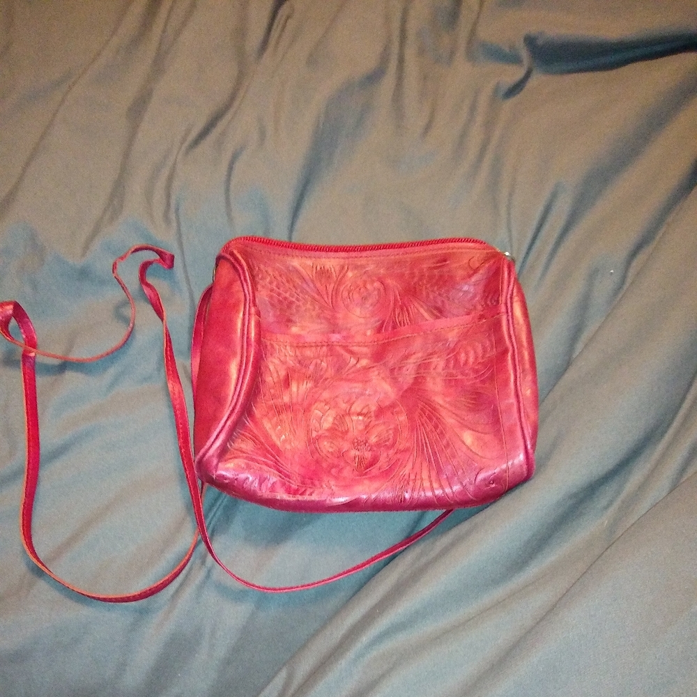 Leaders in Leather Crossbody